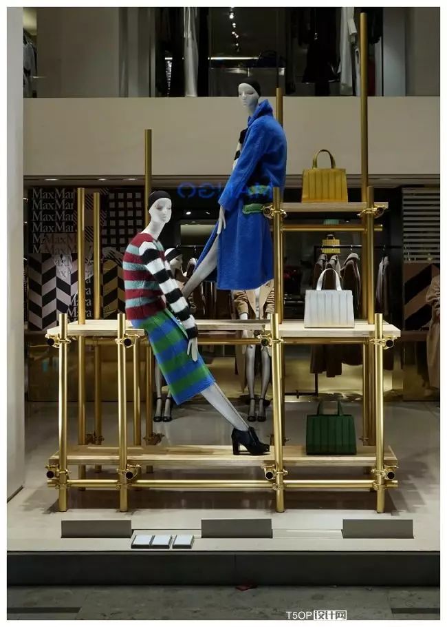 当脚手架和高高的橱窗遇到一起-4