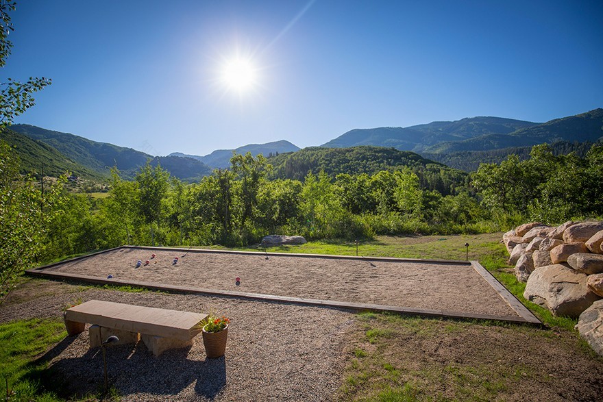 Boulder Ridge Mountain Retreat Featuring Contemporary Elegance-32