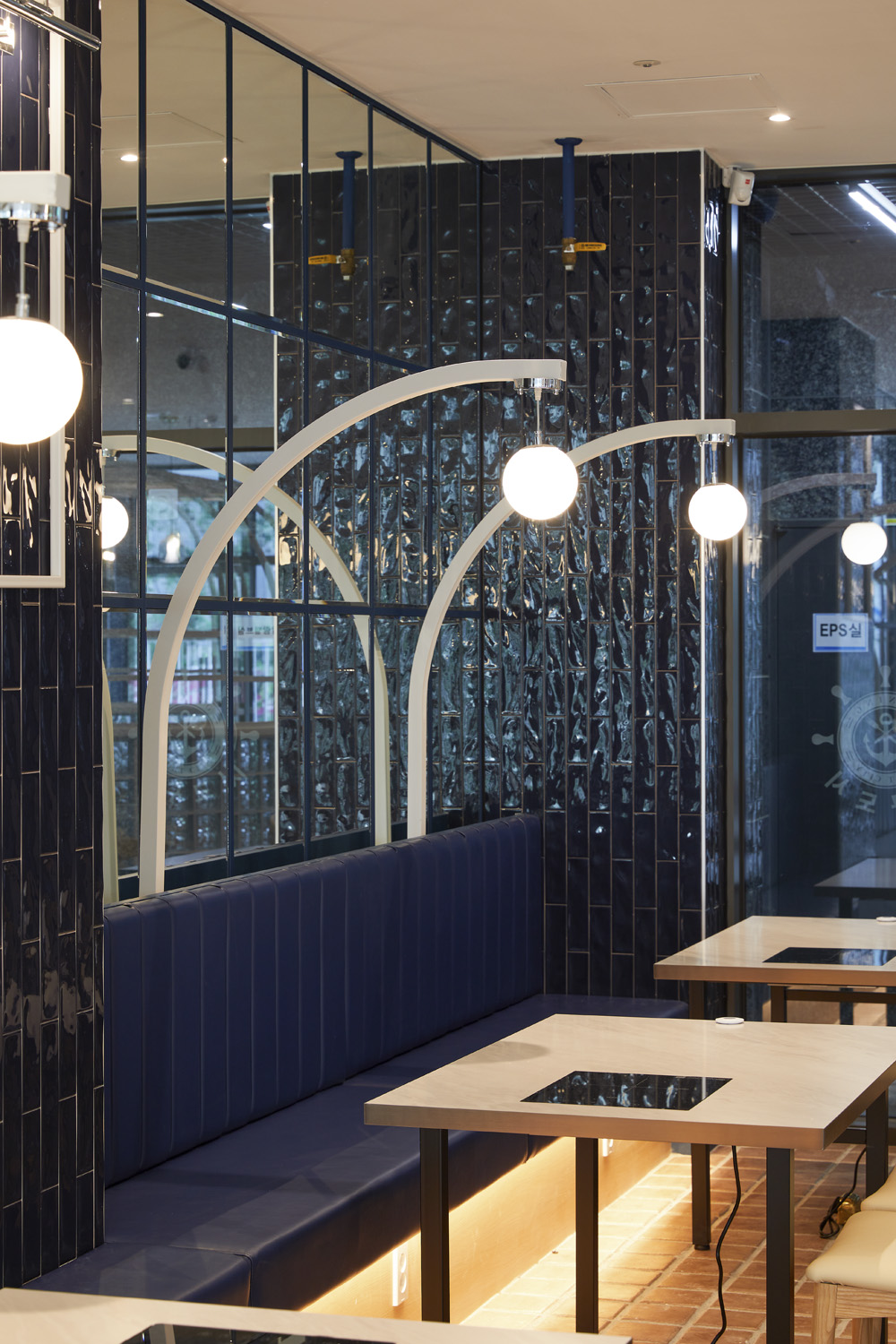 现代简约的海鲜烧烤店设计-23