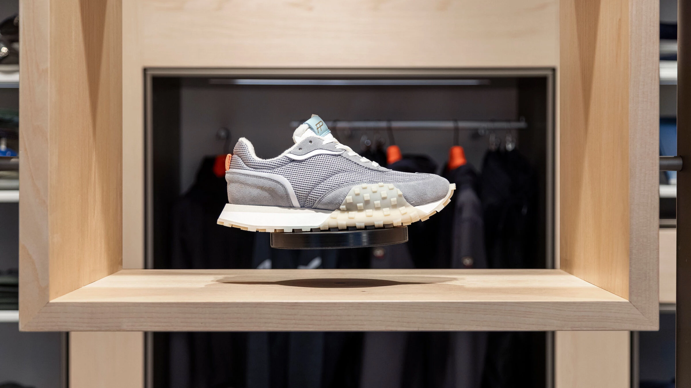 零重力鞋 platforms 打造独特购物体验丨Netherlands丨EGM architects-15