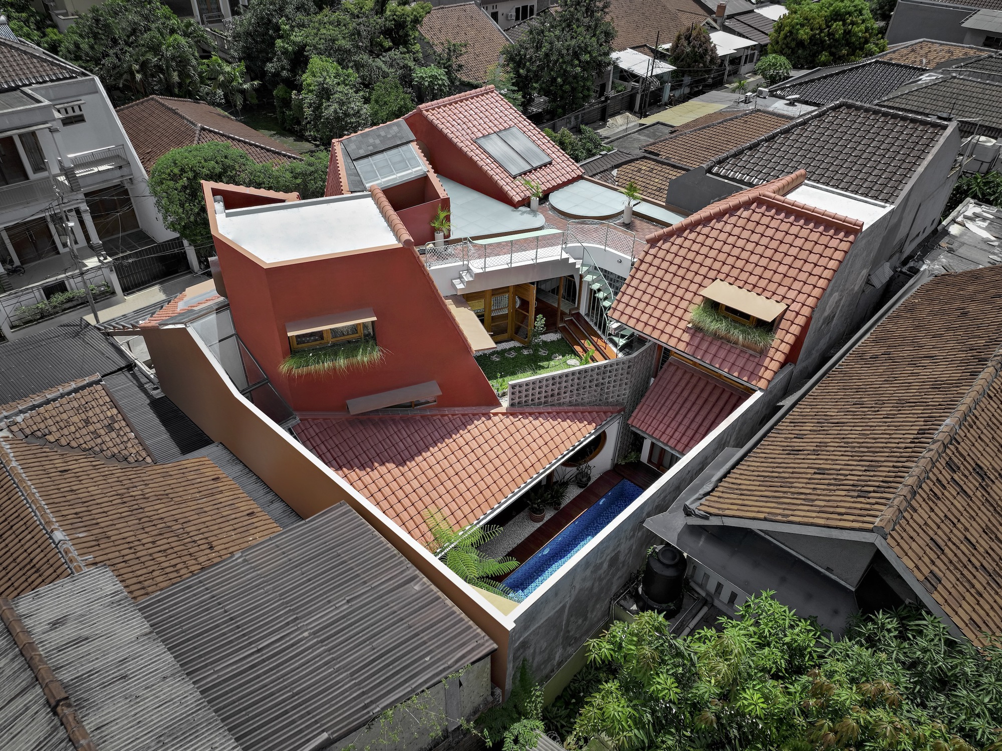 心烦意乱的房子丨印度丨Ismail Solehudin Architecture-16