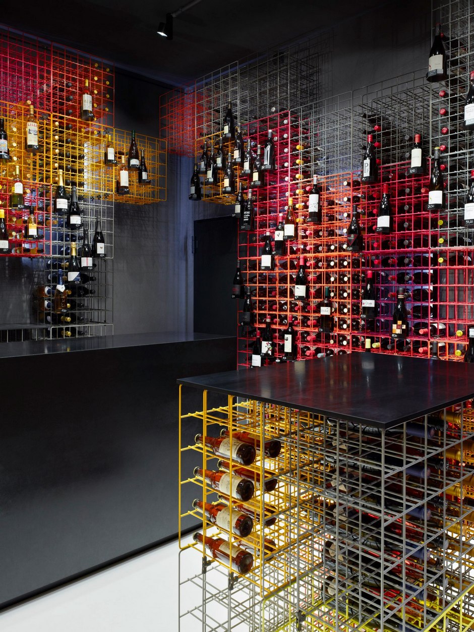 德国 Stuttgart 彩虹葡萄酒商店,创新搁架系统展现空间利用之美-8