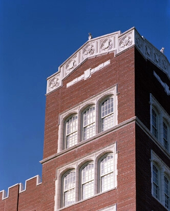 世纪老校的翻新重生 | 美国布朗克斯 Joseph R. Drake 公立学校 48 号楼-20