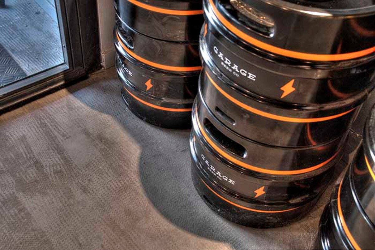 车库啤酒屋——复古工业风的设计魅力-5