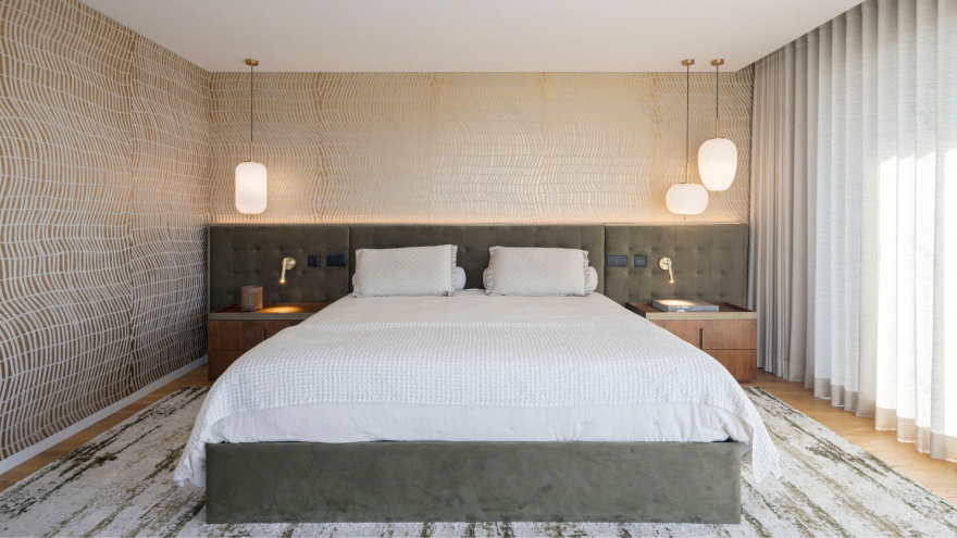 咸风;海风咸韵(考虑到Salty Breeze可能在特定情境中有更具意境表达,如果仅从字面严格翻译就是咸风 )-33