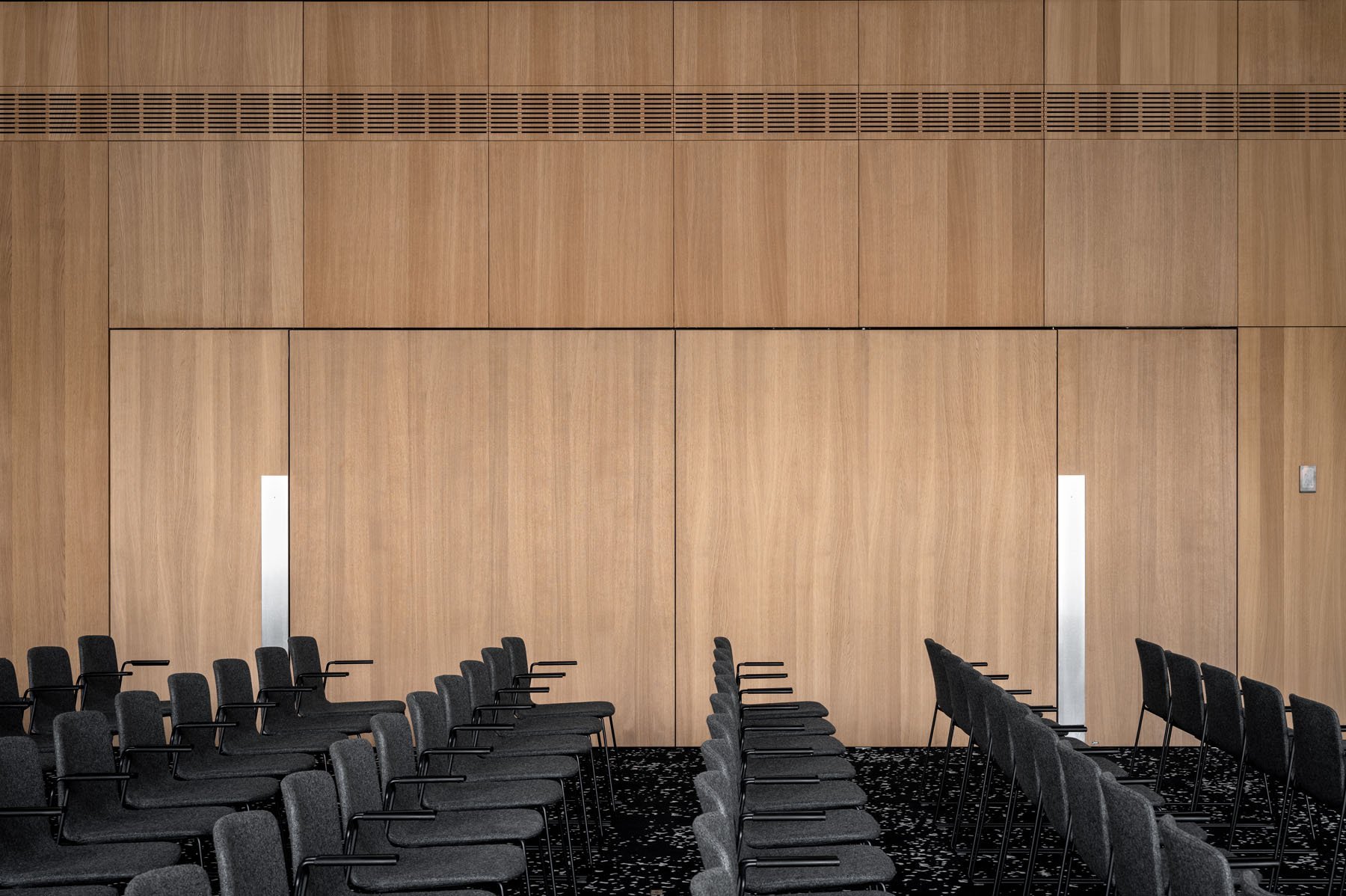 GRAND EMILY HOTEL/ Конференц Зал — YOD Group-4