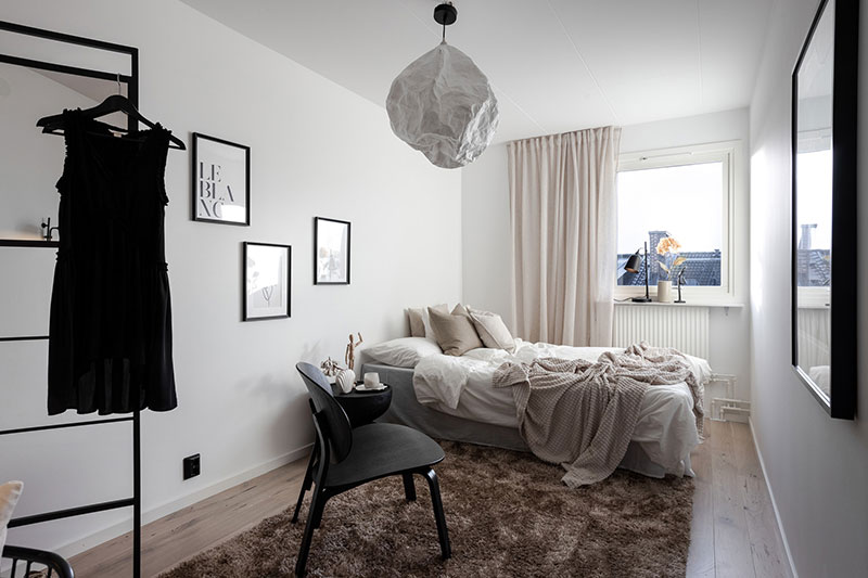 瑞典时尚阁楼公寓 | 玻璃隔墙与木梁的完美结合-28