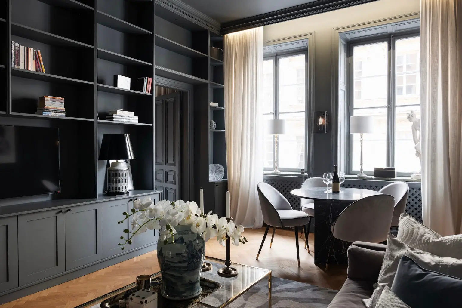 56 平米全黑公寓，颠覆你的想象-3