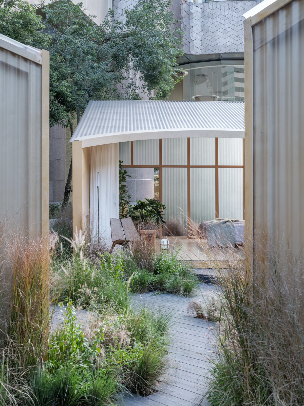 间园 · 闹市中的空间装置丨中国上海丨间筑设计-20