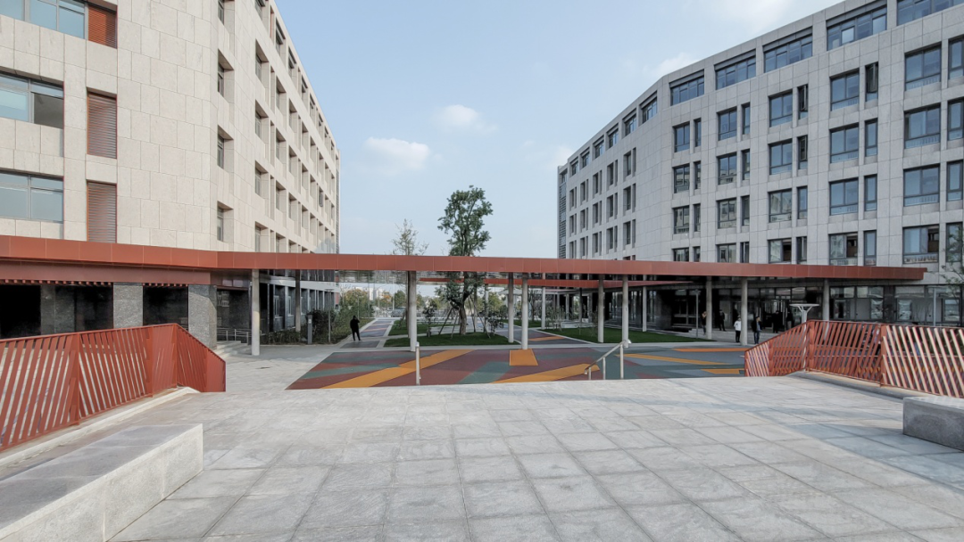 西区新城高级中学丨中国扬州丨华造设计-76