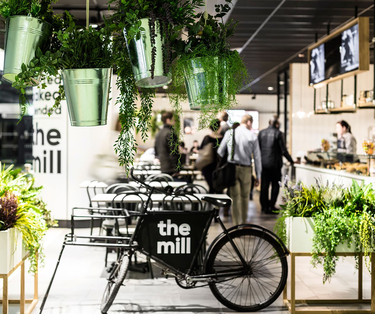 英格兰考文垂理光竞技场“手工制作”主题餐厅设计-6