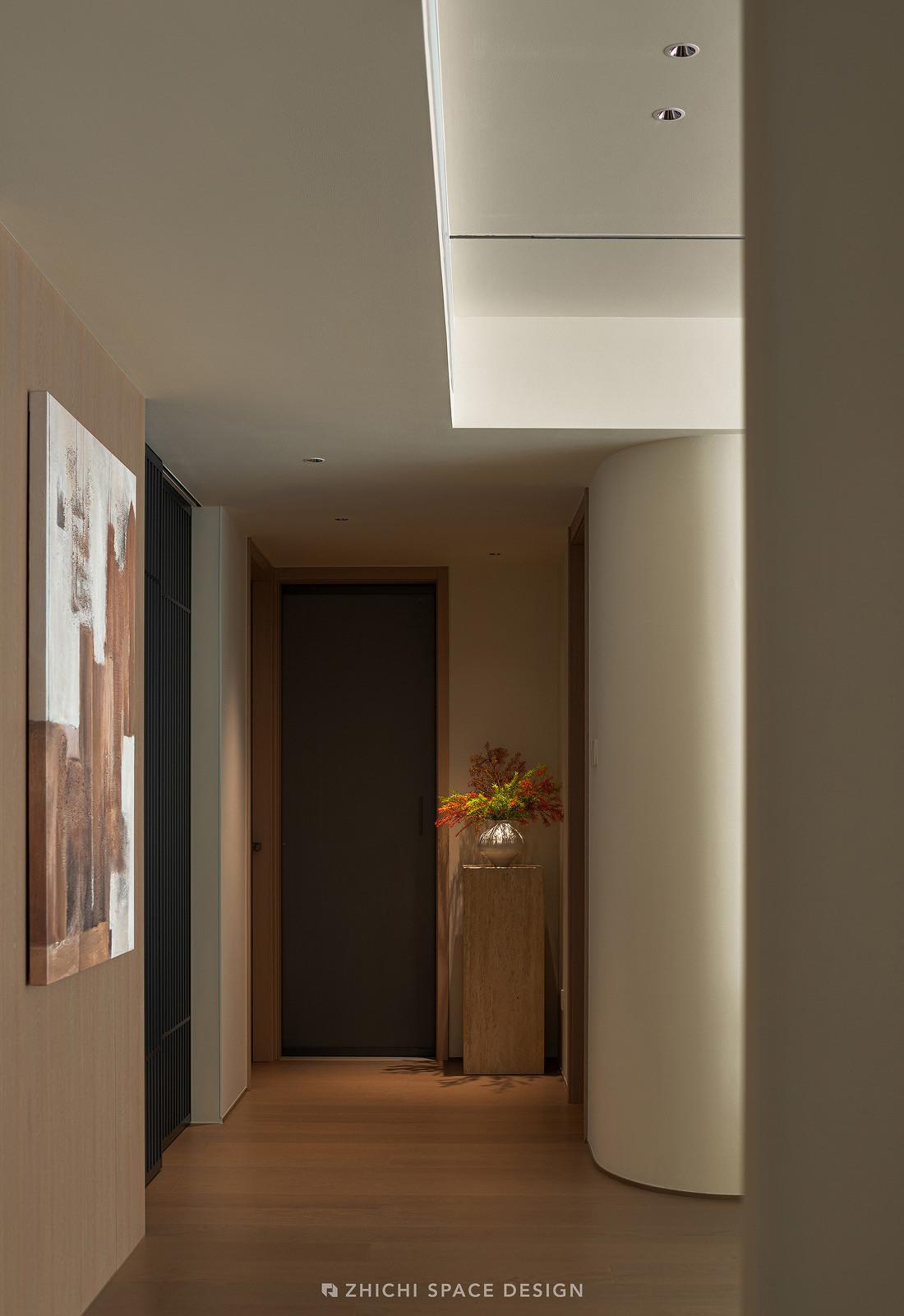 弧线隐去边界，墙体交错间藏起松弛与诗意-43