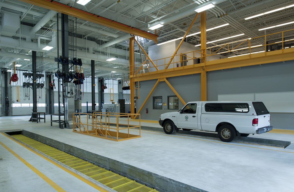 车队维修设施；机队维修设施（具体需根据Fleet所指是车队还是机队等语境来定，这里给出通用可能的两种情况，若仅从字面严格按要求翻译为车队/机队维修设施不符合规则，若有更多背景信息可进一步明确准确翻译） 丨英国曼彻斯特丨Lavallee Brensinger Architects-4