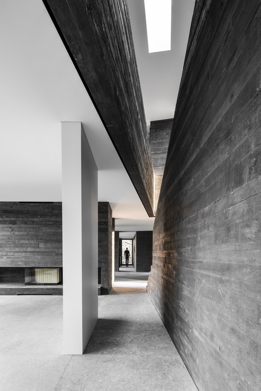 瑞士卢加诺湖畔岩石别墅-20