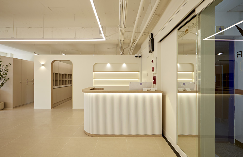 白色与木质的美容院设计-2