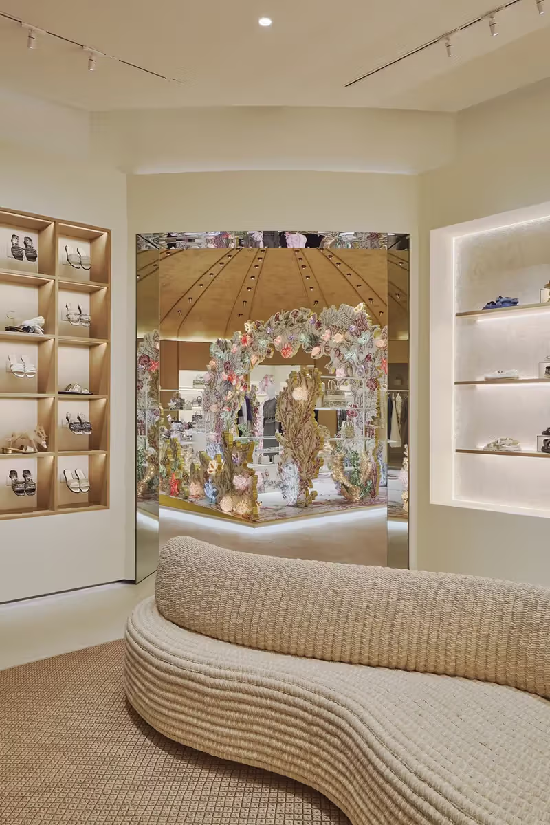 Dior 快闪店「黄金屋」丨泰国曼谷丨Dior 视觉营销创意总监 Luca Albero-49