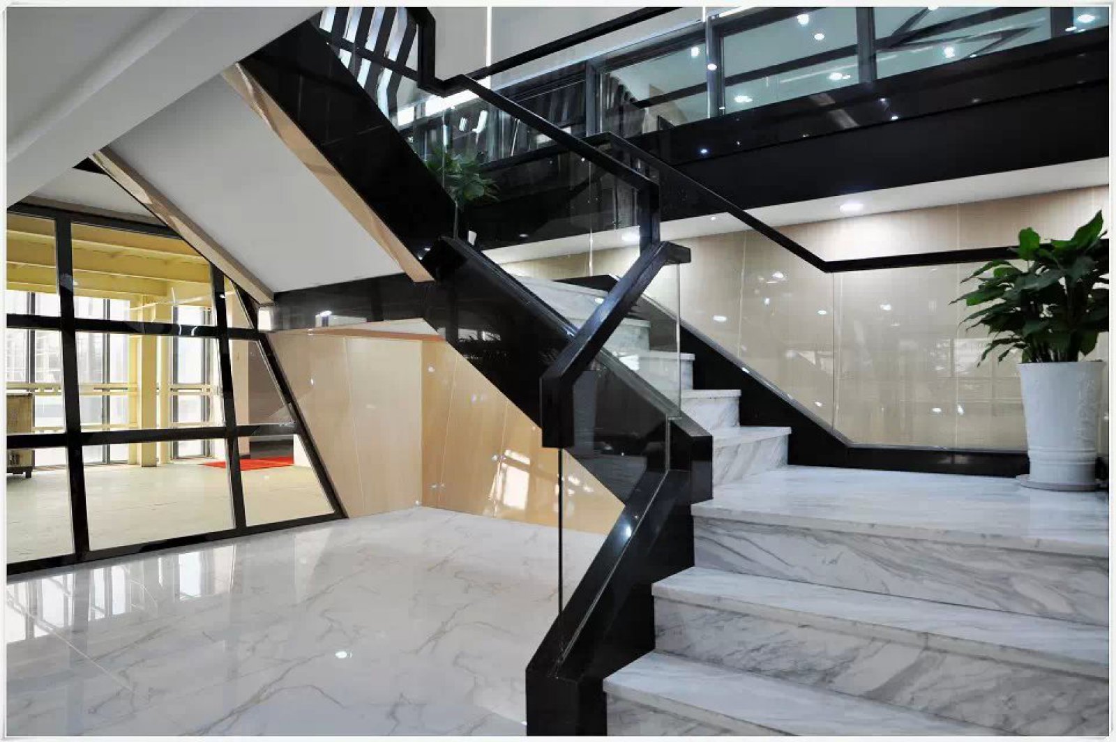 前卫现代办公空间-4