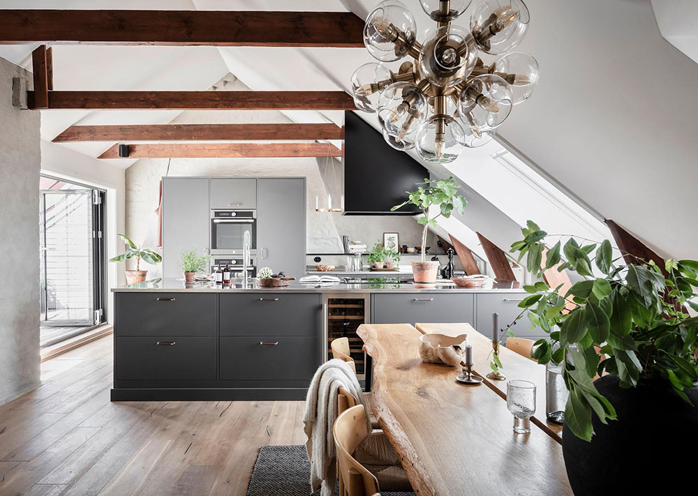 哥德堡红色沙发公寓 | 独特阁楼设计与空间利用-8