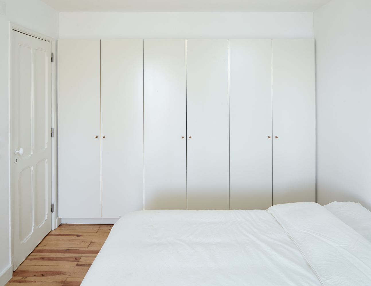 Wonderful Remodeling of an Apartment Overlooking the River-24