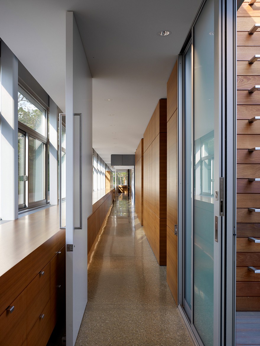 Hinsdale House Has an Ideal Exposure to the Sun and Protected Views-21