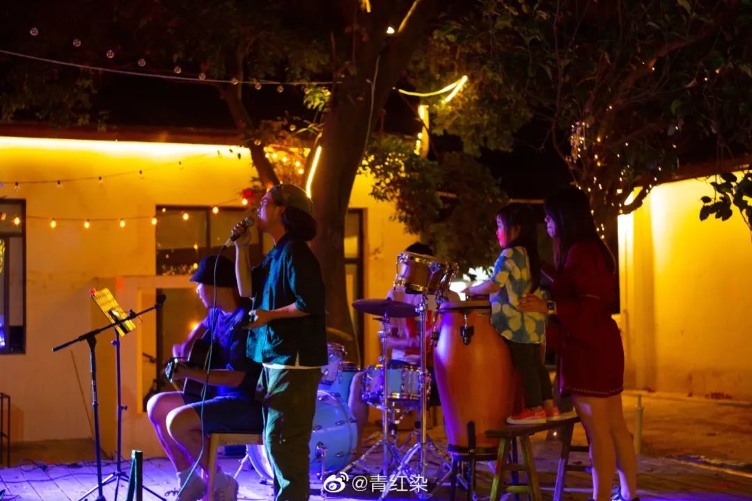 11 个陌生人同居 3 年,私生活首次曝光 | 看似佛系,实则野心勃勃-93