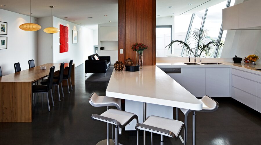 奥克尼群岛；奥克尼（英国苏格兰一地区）

通常如果单说 Orkney ，奥克尼群岛 更常用，但具体准确翻译需要结合上下文确定其指地区还是群岛，若没有上下文，以上两种表述都有可能是最准确的如果严格按照要求要唯一翻译，假设更符合通用理解则为 奥克尼群岛  丨Daniel Marshall,Mike Hartley-4