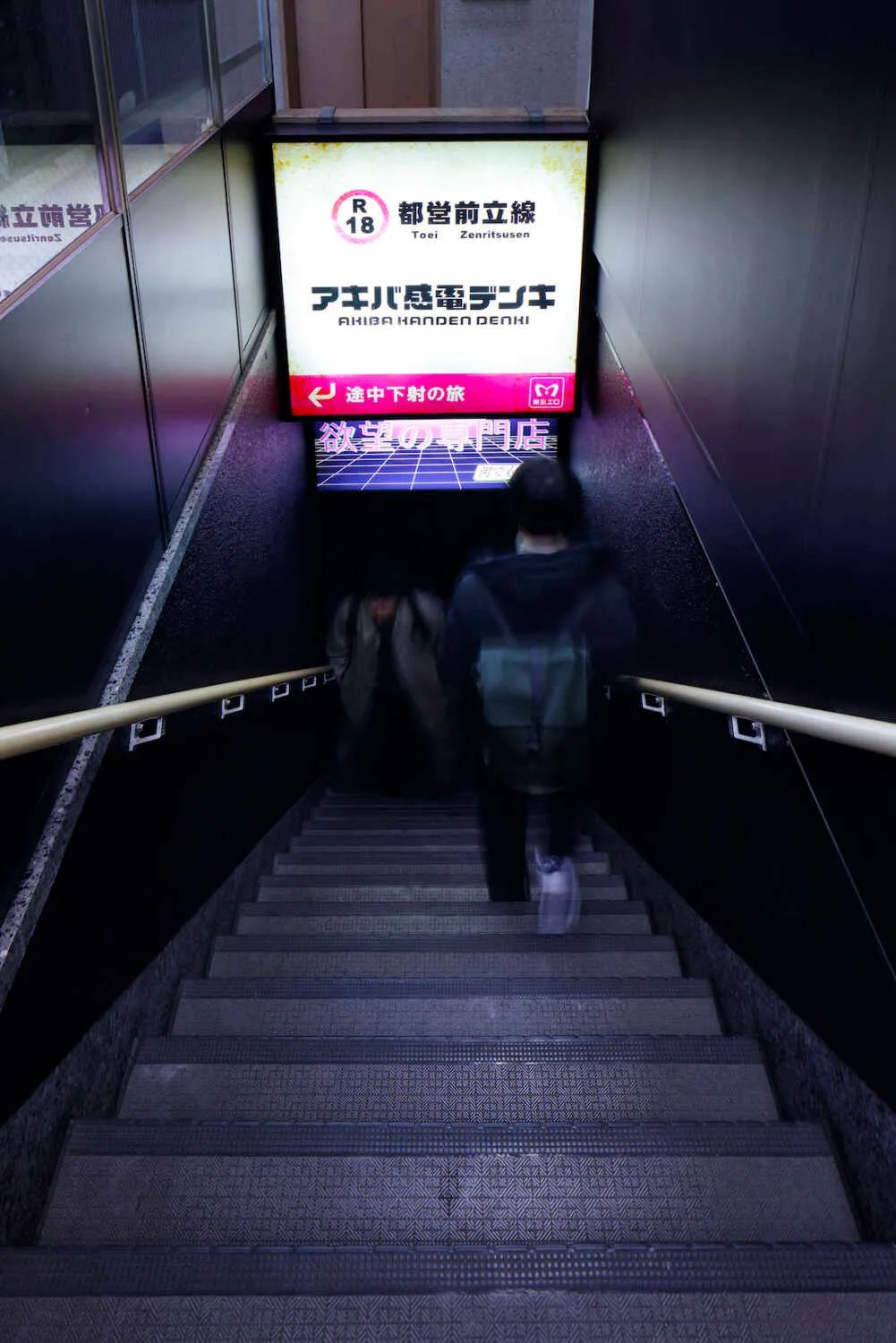 “赛博朋克”风游戏和漫画主题商店设计丨日本丨米尚丽零售设计网-28