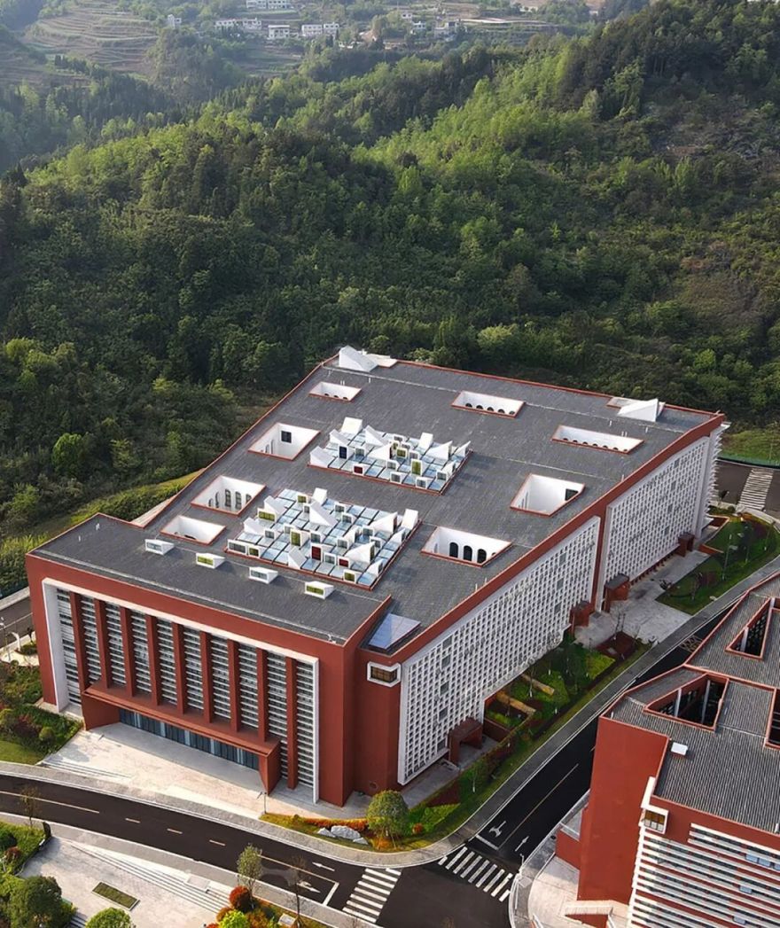 新作|贵州传媒职业学院图书馆及信息中心-4