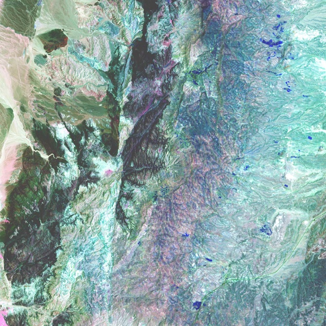 Blue Farmland可译为蓝色农田，但huaikuanchung不是一个常见的英文词汇或有公认含义的词语，不清楚其确切指的是什么，无法完成该部分的准确翻译 丨以色列-43