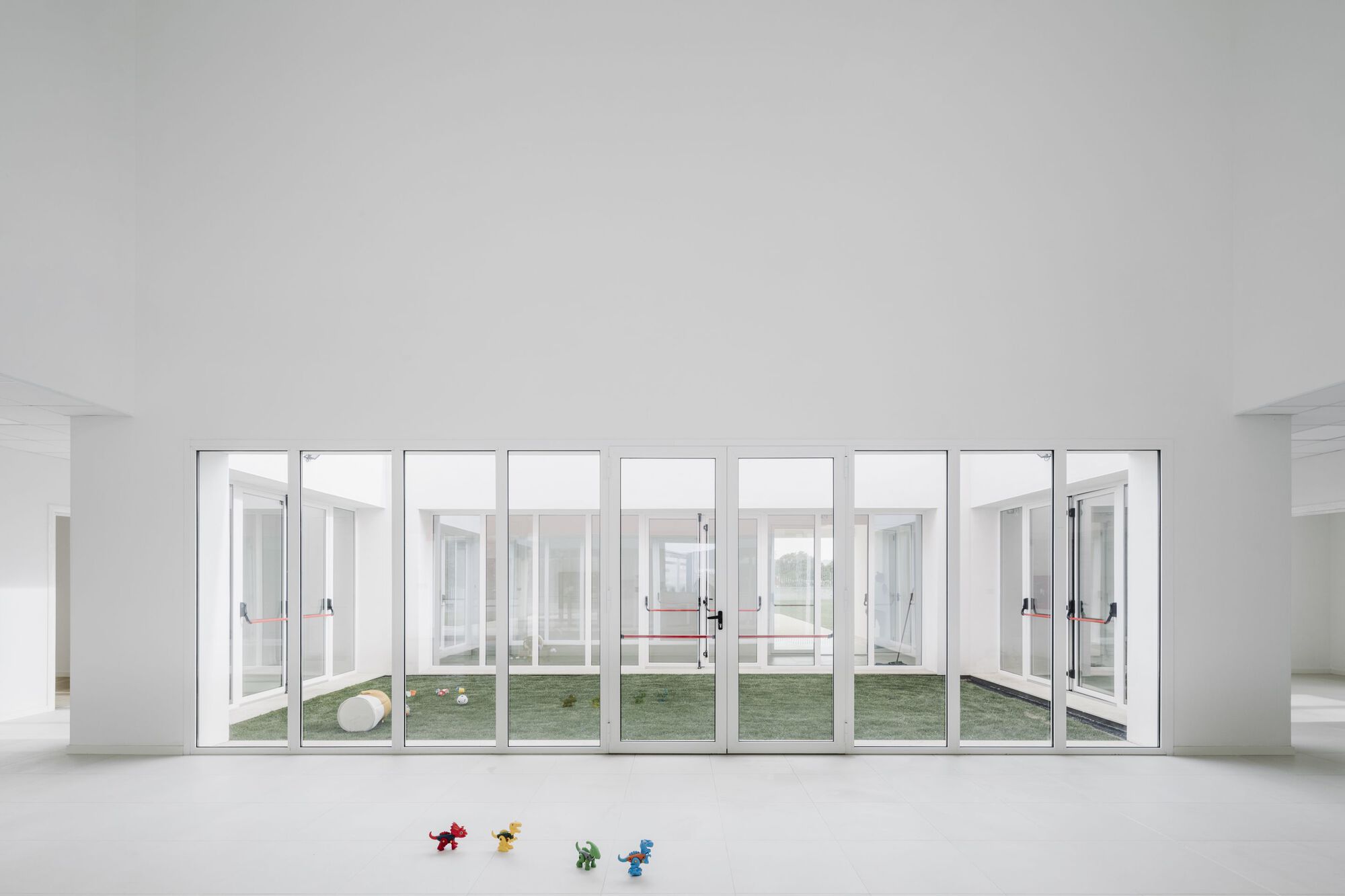 New Nursery School on Via dell’Acquamarina / LERUA Studio-20