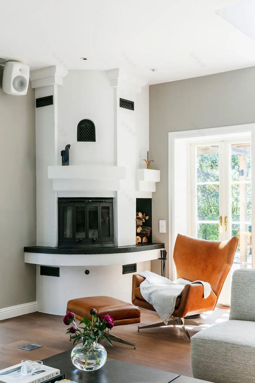 瑞典森林中的圆滑线条小木屋-5