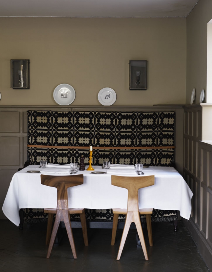 The Olde Bell Inn restaurant in London | Yatzer-5