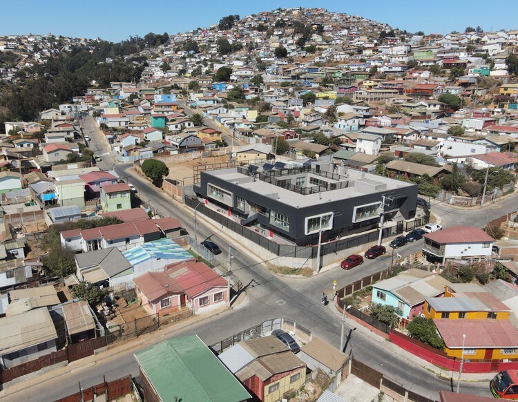 Jardín infantil y sala cuna Golondrina de Valparaíso / Pedro Lomboy Castillo | ArchDaily en Español-2