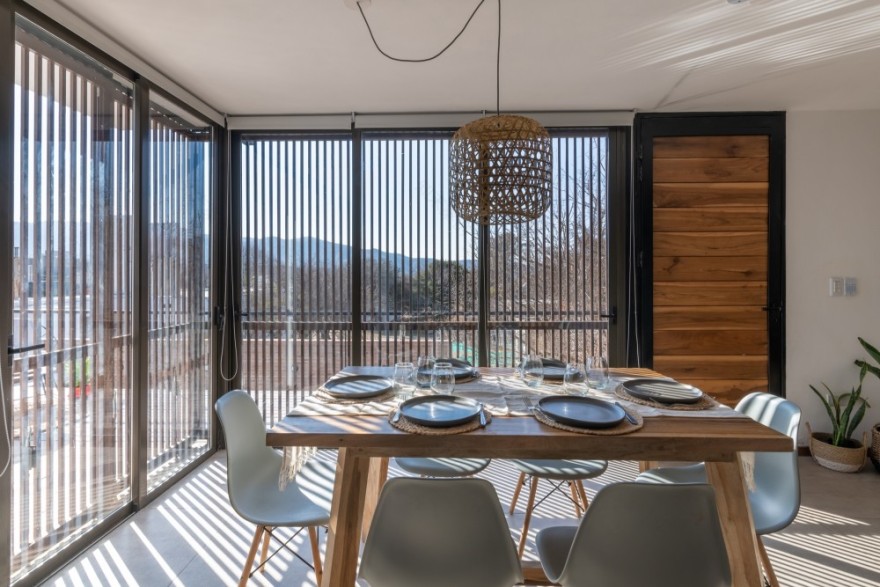 阿根廷山林中的简约住宅设计-29