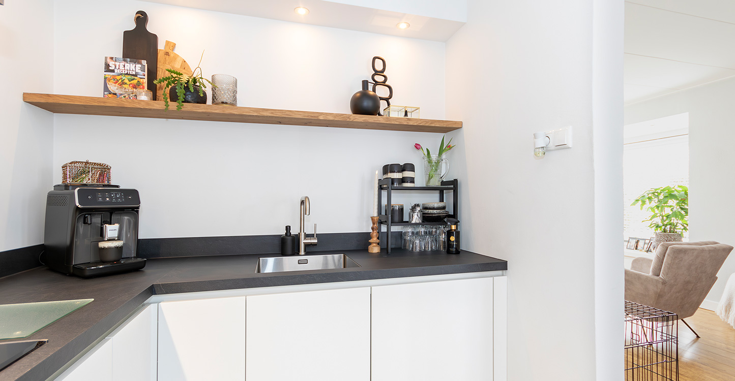 Harderwijk白色无吊柜厨房设计项目丨DB Arma Keukens en Sanitair-21