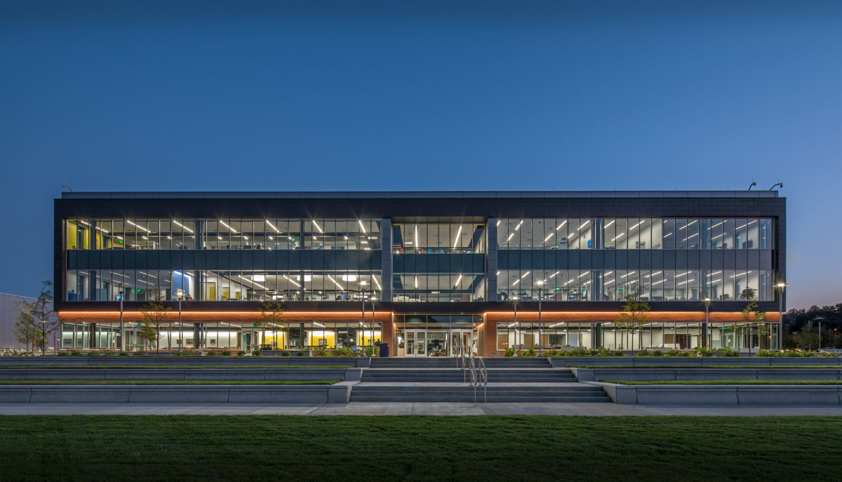 Holland Basham Architects 打造大学校园新地标-7