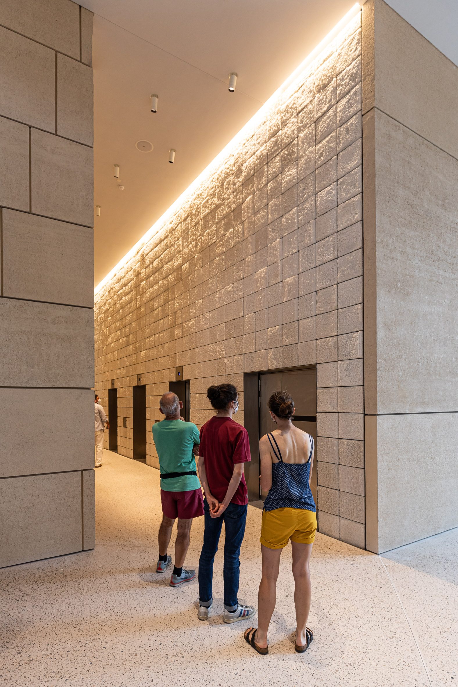 "自然材料打造环保塔楼 | 盐与阳光的杰作"-44