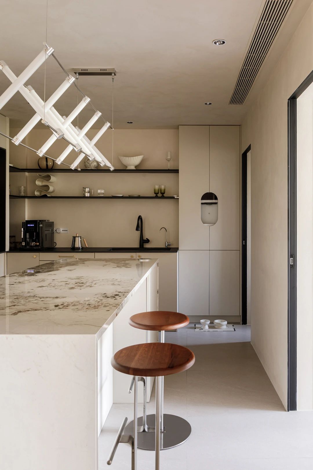 线面布局，石材联动 | 年轻人的婚房也讲究“打破重组”-31