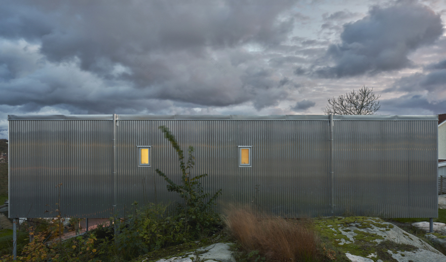 瑞典海边岩石上的集装箱之家-8