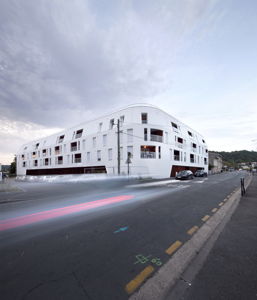 波尔多 Sierra 住宅——现代曲线建筑的私密花园-22