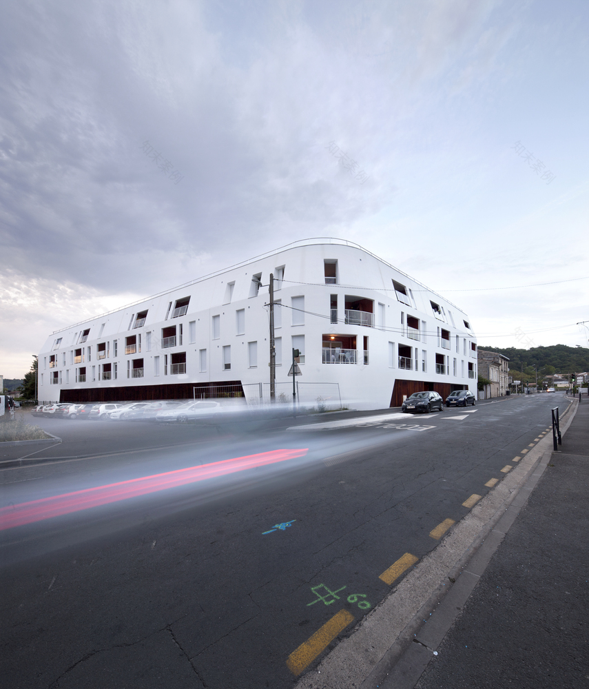 波尔多 Sierra 住宅——现代曲线建筑的私密花园-22