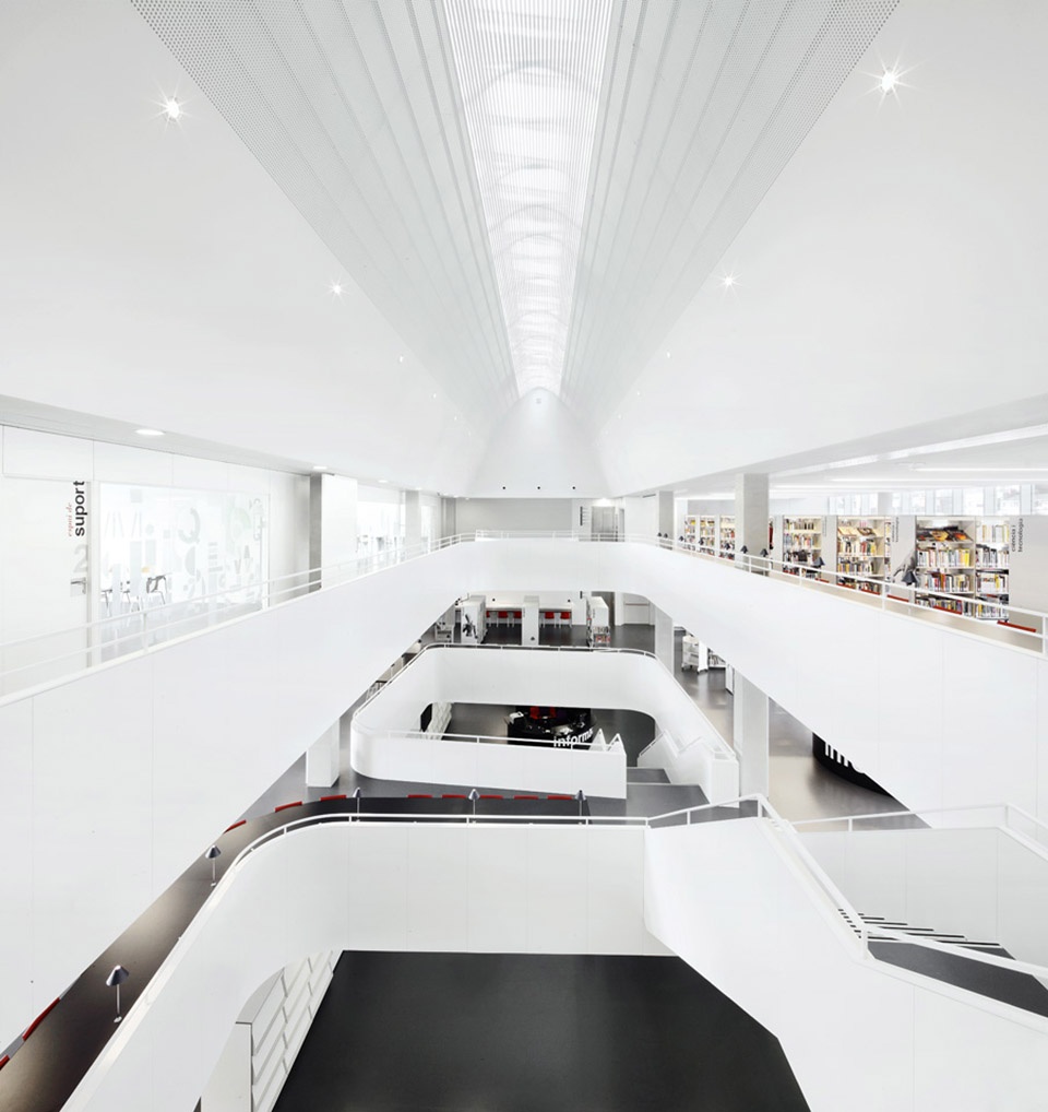 拼贴大楼 | 西班牙巴塞罗那 Teresa Pàmies 文化中心,垂直城市新典范-29