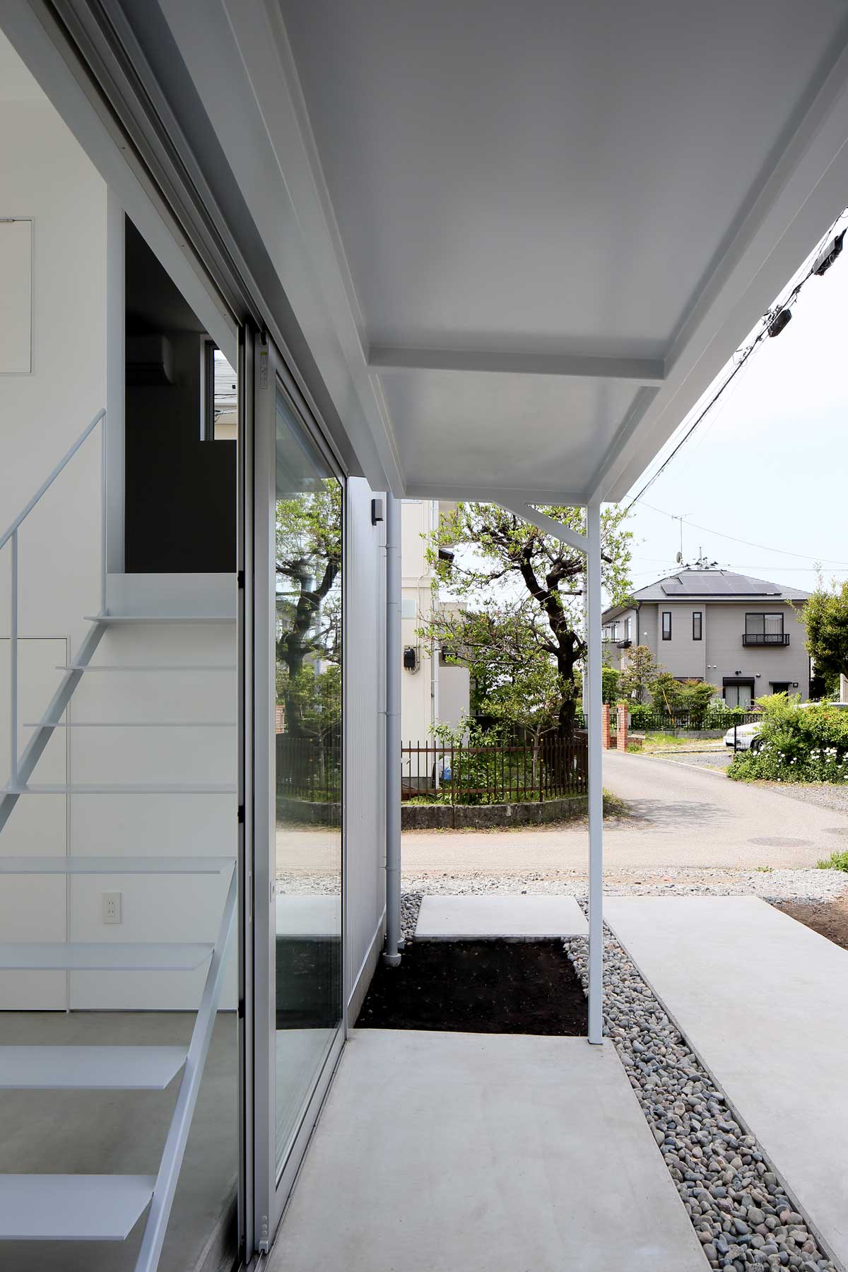 把我安置在家中；为我提供住所（注：由于原表述House ME表意不明确，house作动词有给……提供住处等意思，结合语境不同可能有不同准确表达，以上是较常见可能的翻译） 丨小島光晴建築設計事務所-34