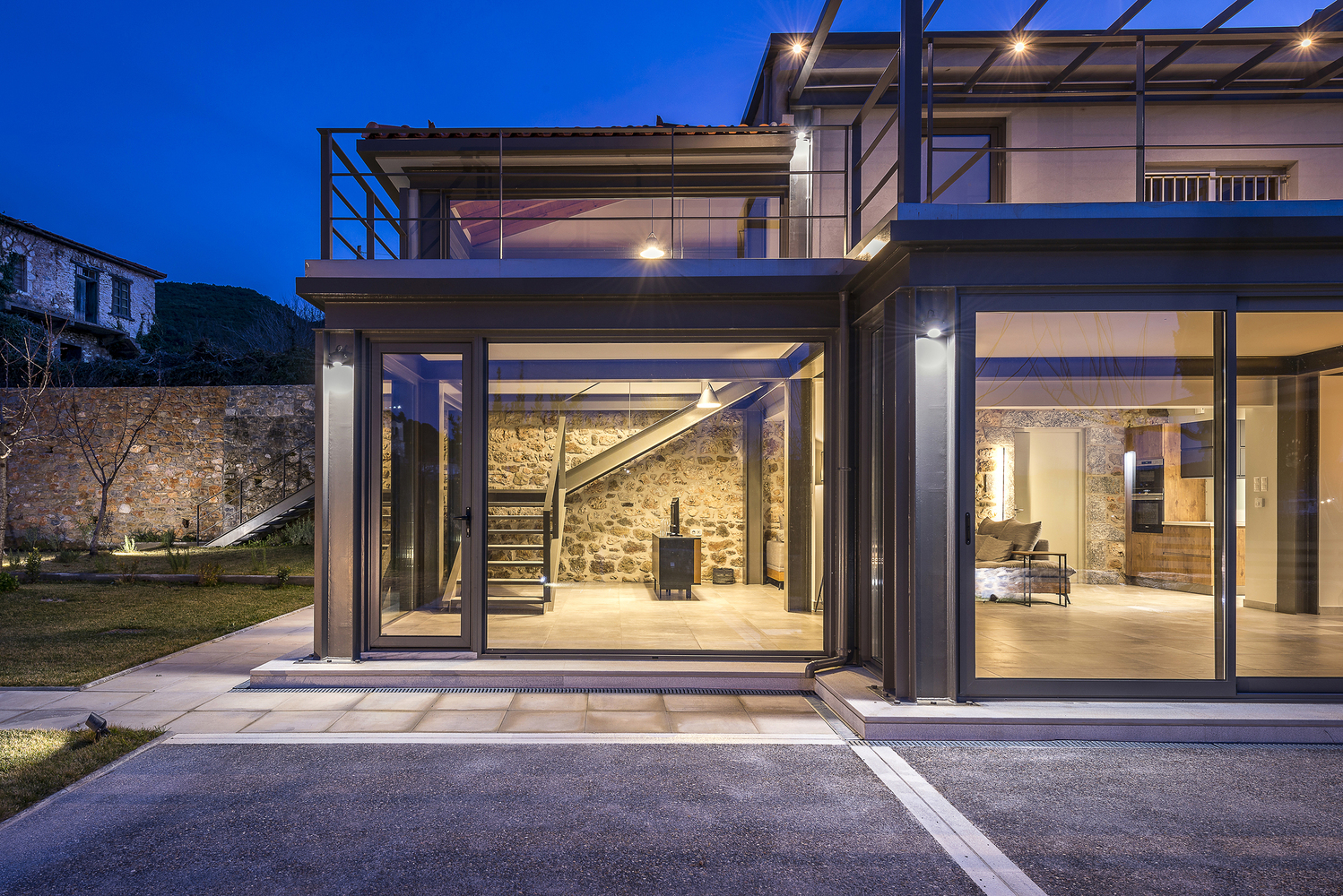 希腊山间住宅的现代钢结构玻璃延伸-22