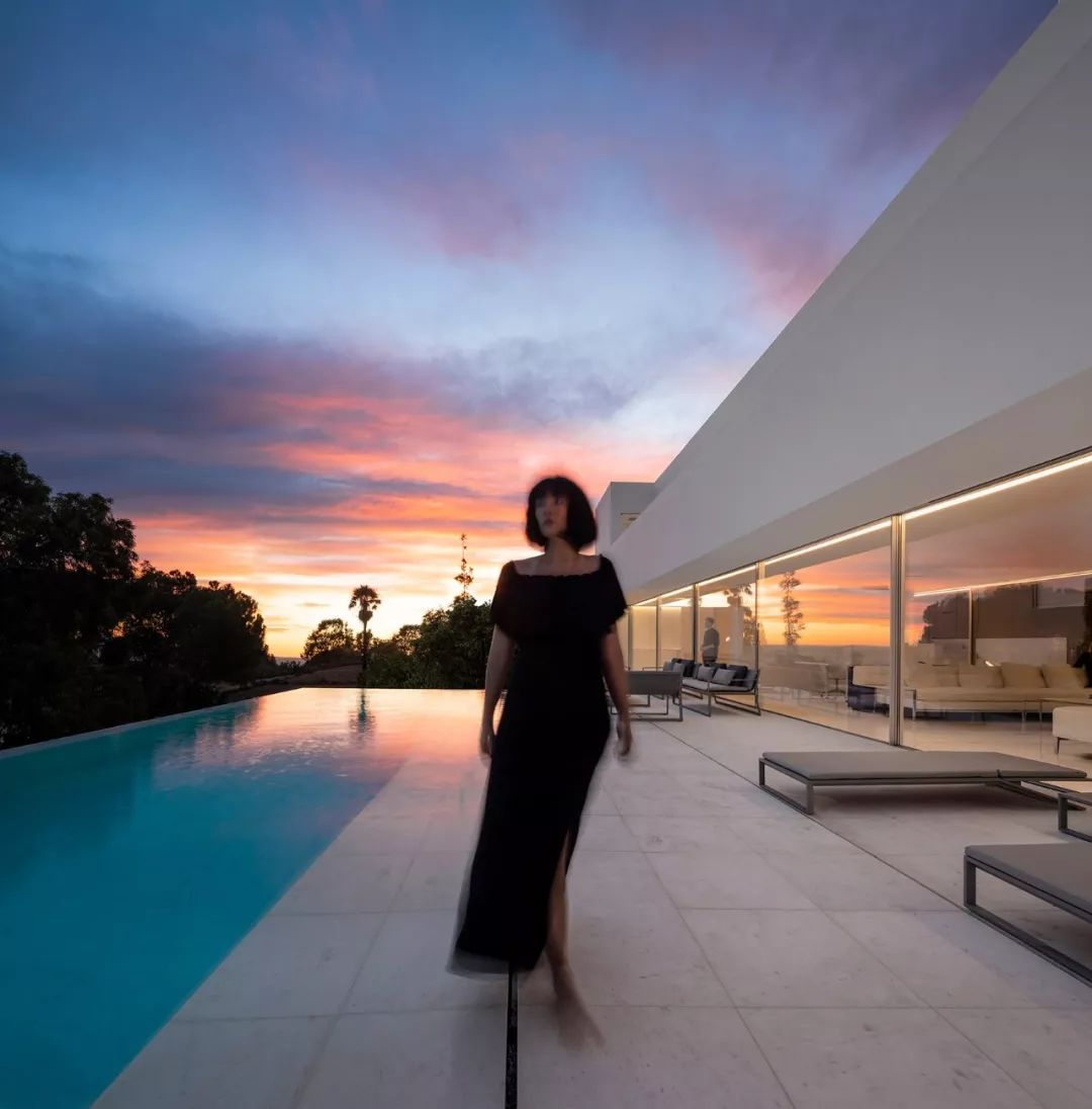 极简主义设计，葡萄牙里斯本的通透空间美学-46