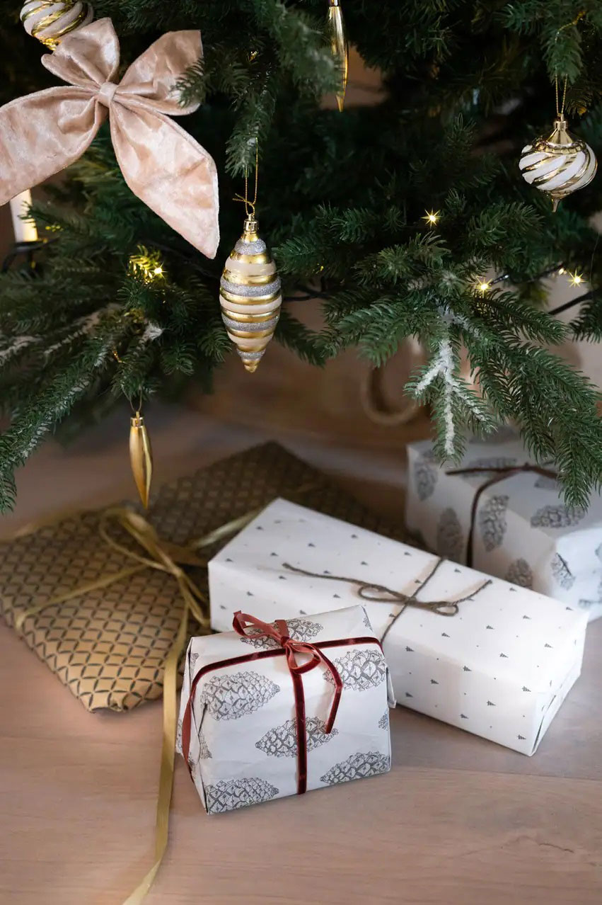 Soft minimalism with festive flavor-10