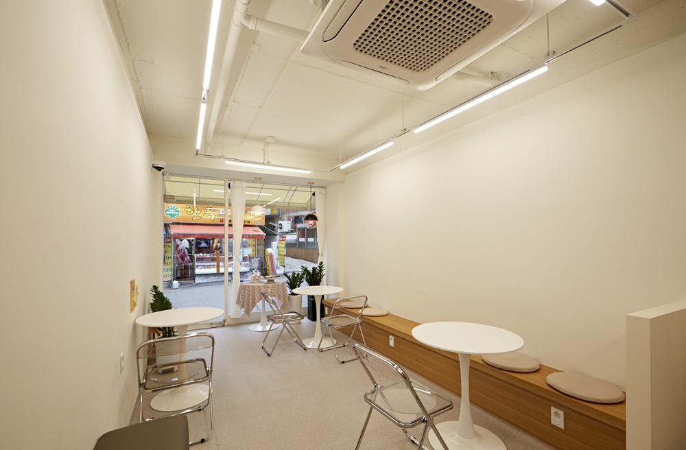 十平米迷你咖啡厅，极简风格的设计魅力-7