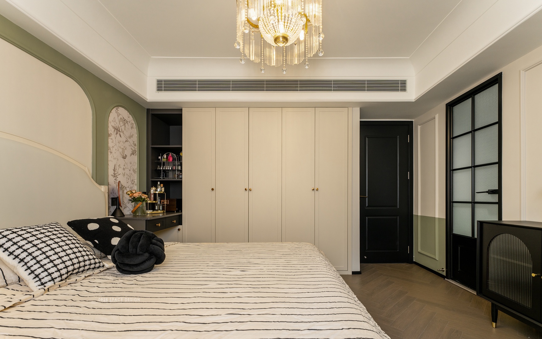 《弥·秘》老钢窗拱形门小复古住宅设计-44