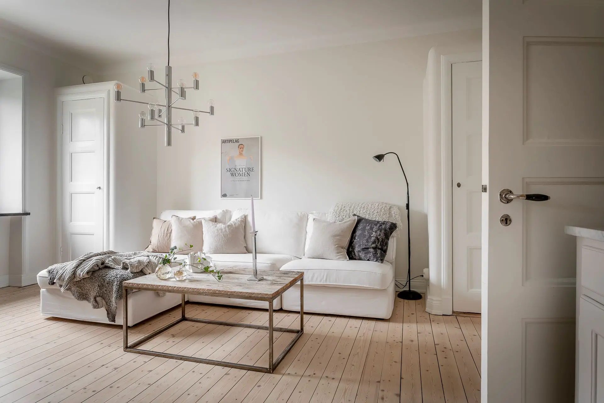 红白棋盘地板 | 古老公寓的现代魅力-13