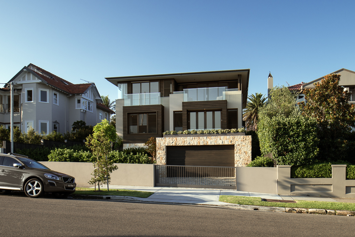 悉尼港边山巅上的现代家园-6